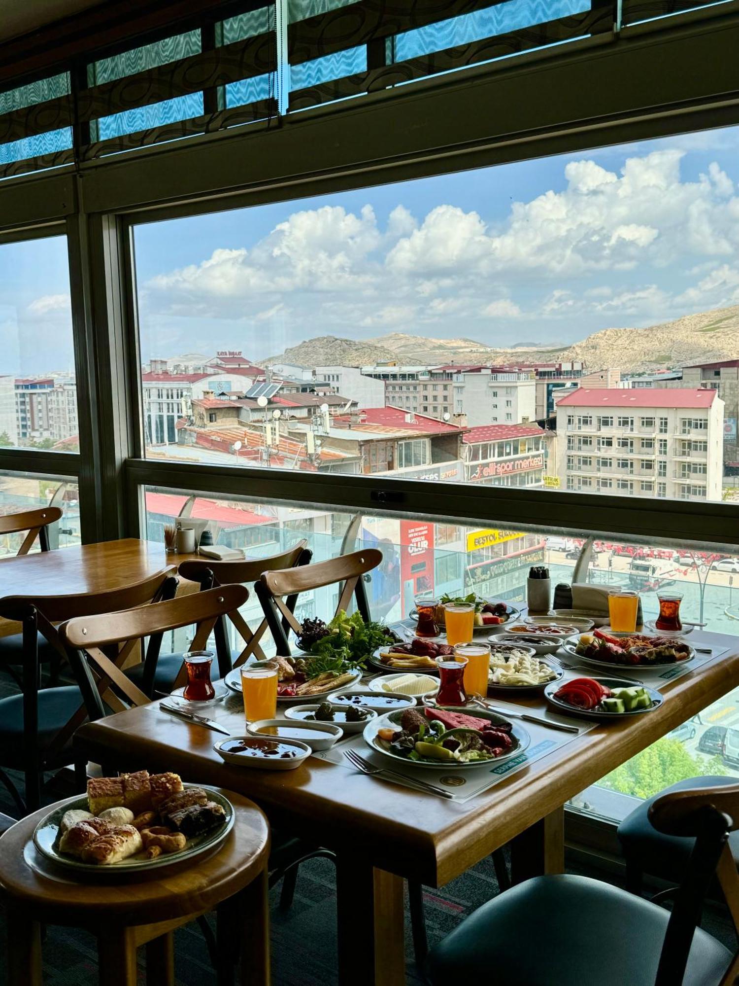 Grand Hotel Van Εξωτερικό φωτογραφία